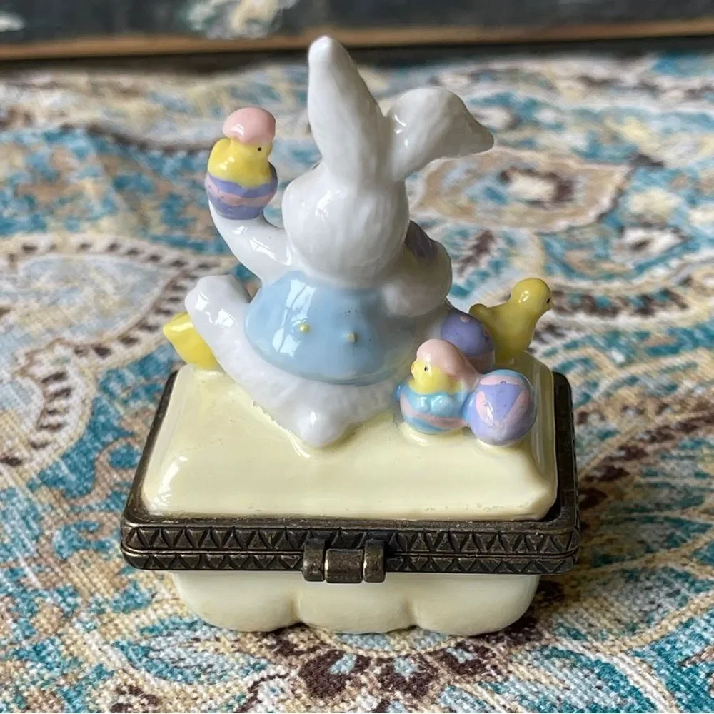 Midwest of Cannon Falls Easter Bunny Eggs Porcelain Hinged Trinket Box